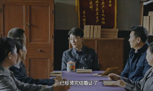 正阳门下小女人第12集剧照：范金有当众宣布与陈雪茹已领证